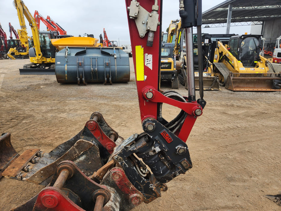 2022 YANMAR VIO55-6 EXCAVATOR (EX165) WITH TILT HITCH, BUCKETS AND 2095 HRS