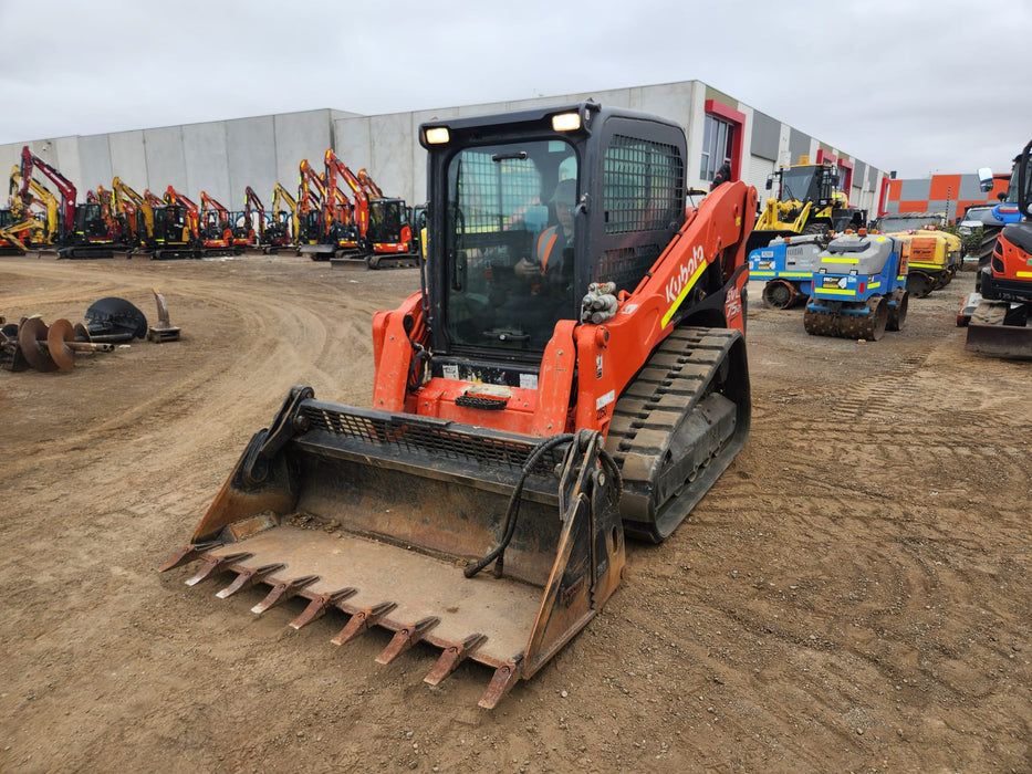 2022 KUBOTA SVL75-2 TRACK LOADER (L66) WITH HF, WIDE TRACKS, 4 IN 1 AND 1120 HRS