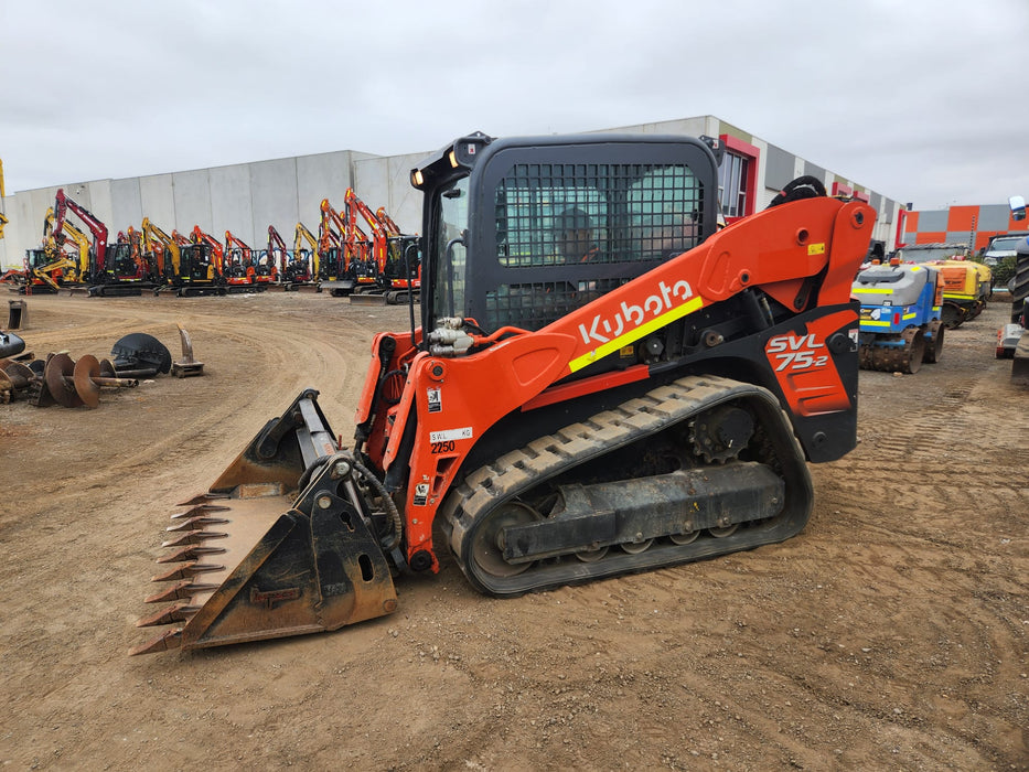 2022 KUBOTA SVL75-2 TRACK LOADER (L66) WITH HF, WIDE TRACKS, 4 IN 1 AND 1120 HRS