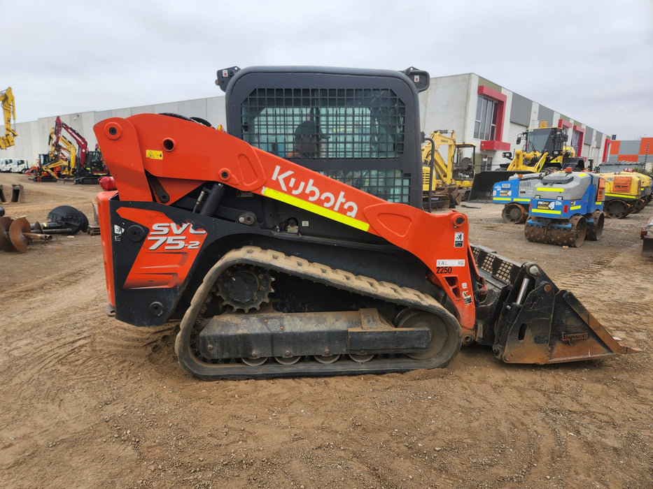 2022 KUBOTA SVL75-2 TRACK LOADER (L66) WITH HF, WIDE TRACKS, 4 IN 1 AND 1120 HRS