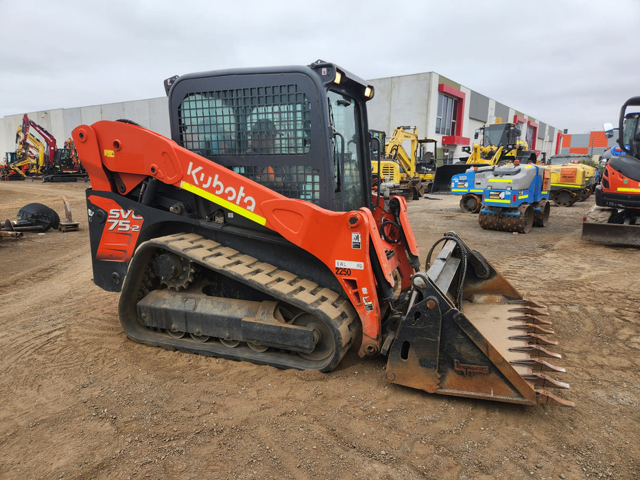 2022 KUBOTA SVL75-2 TRACK LOADER (L66) WITH HF, WIDE TRACKS, 4 IN 1 AND 1120 HRS