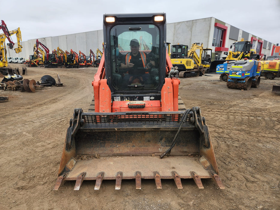 2022 KUBOTA SVL75-2 TRACK LOADER (L66) WITH HF, WIDE TRACKS, 4 IN 1 AND 1120 HRS