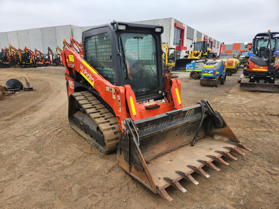 2023 KUBOTA SVL75-2 TRACK LOADER (L78) WITH 4 IN 1 BUCKET AND 943 HOURS