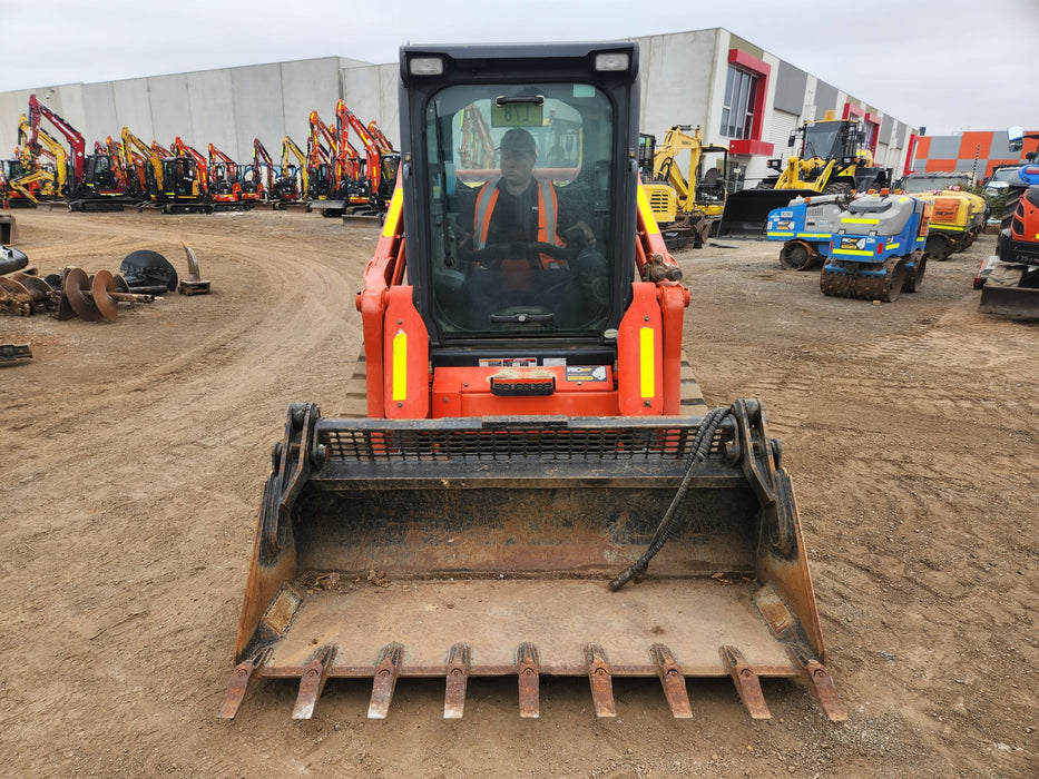 2023 KUBOTA SVL75-2 TRACK LOADER (L78) WITH 4 IN 1 BUCKET AND 943 HOURS