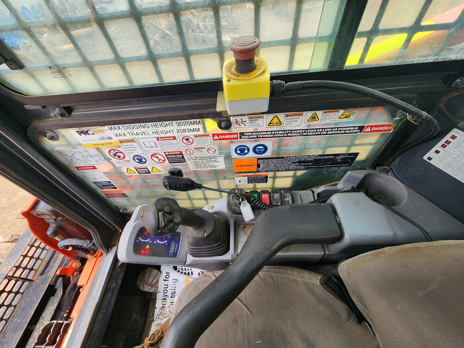 2023 KUBOTA SVL75-2 TRACK LOADER (L78) WITH 4 IN 1 BUCKET AND 943 HOURS