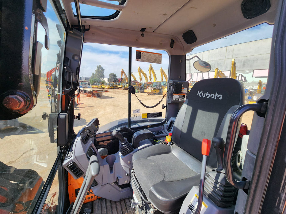 2021 KUBOTA U55-4 WITH A/C CAB, TILT HITCH, ANGLE BLADE, CIVIL SPEC AND 1200HRS