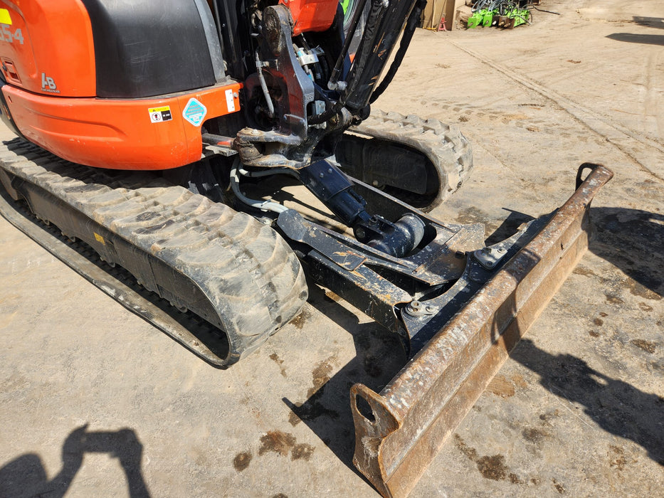 2021 KUBOTA U55-4 WITH A/C CAB, TILT HITCH, ANGLE BLADE, CIVIL SPEC AND 1200HRS