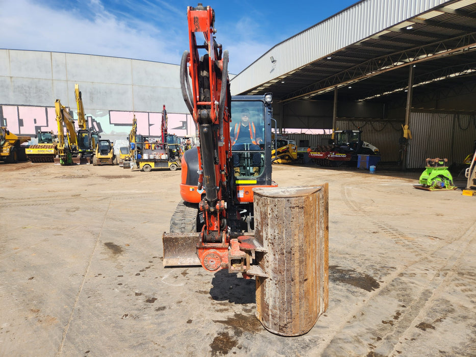 2021 KUBOTA U55-4 WITH A/C CAB, TILT HITCH, ANGLE BLADE, CIVIL SPEC AND 1200HRS