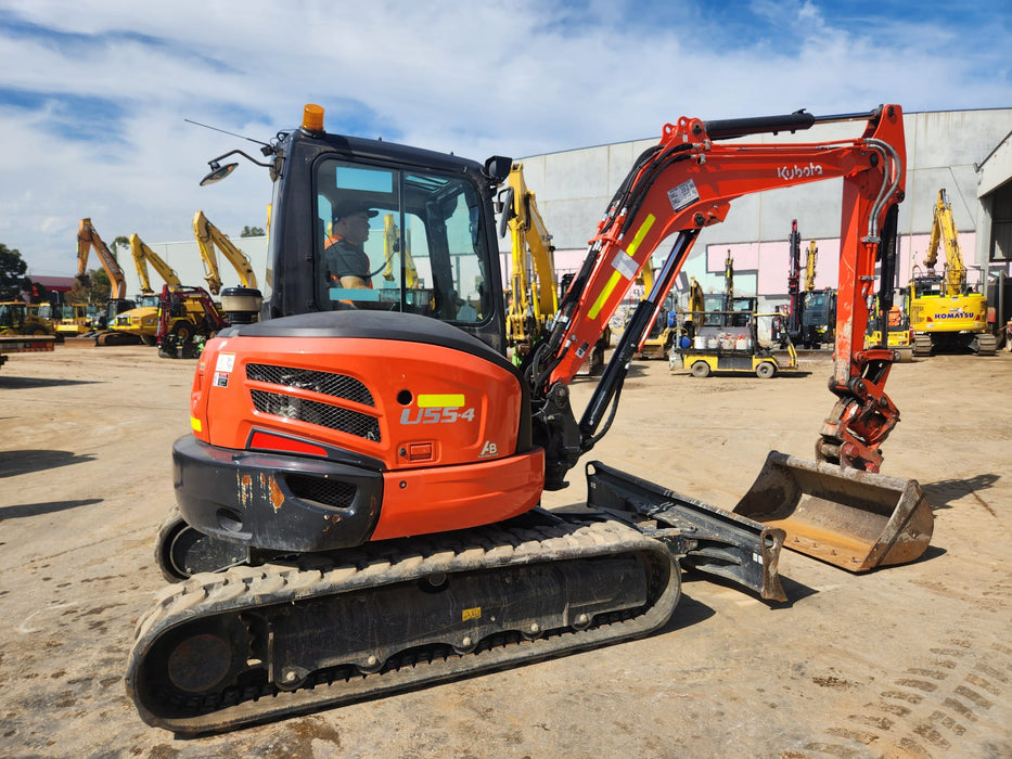 2021 KUBOTA U55-4 WITH A/C CAB, TILT HITCH, ANGLE BLADE, CIVIL SPEC AND 1200HRS