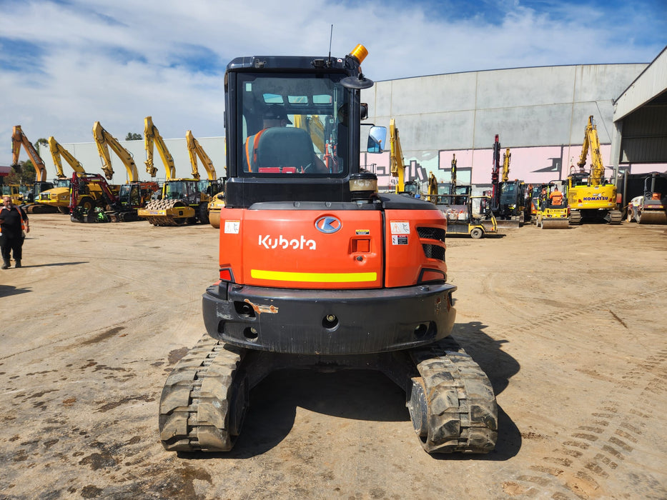 2021 KUBOTA U55-4 WITH A/C CAB, TILT HITCH, ANGLE BLADE, CIVIL SPEC AND 1200HRS
