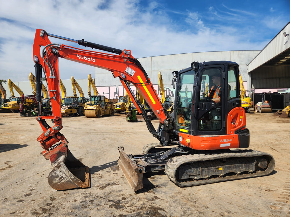 2021 KUBOTA U55-4 WITH A/C CAB, TILT HITCH, ANGLE BLADE, CIVIL SPEC AND 1200HRS