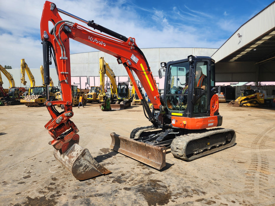 2021 KUBOTA U55-4 WITH A/C CAB, TILT HITCH, ANGLE BLADE, CIVIL SPEC AND 1200HRS