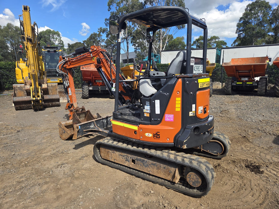2022 HITACHI ZX33U-5 3.4T EXCAVATOR (M939) WITH HITCH, BUCKETS AND 930 HOURS