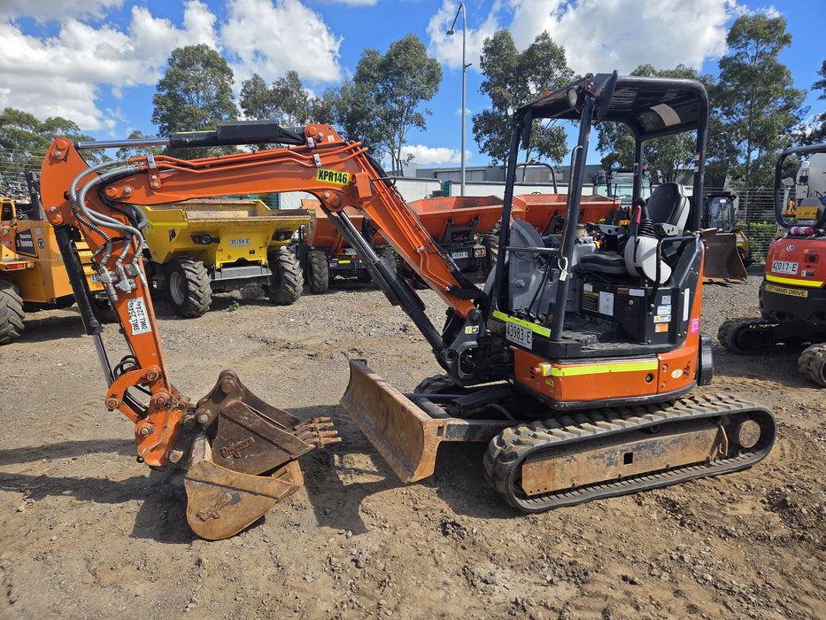 2022 HITACHI ZX33U-5 3.4T EXCAVATOR (M939) WITH HITCH, BUCKETS AND 930 HOURS
