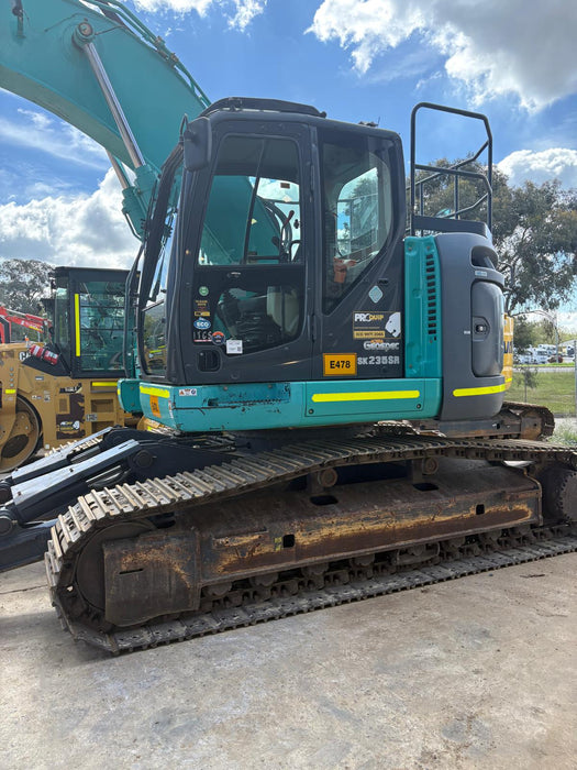 2020 KOBELCO SK235SR-2 25T EXCAVATOR (E478) WITH TILT HITCH, 5400 HOURS