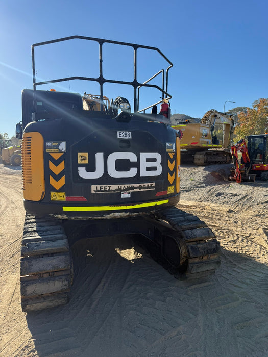 2018 JCB JZ140LC 15T EXCAVATOR WITH TILT HITCH, BUCKETS AND 3750 HRS (E268)