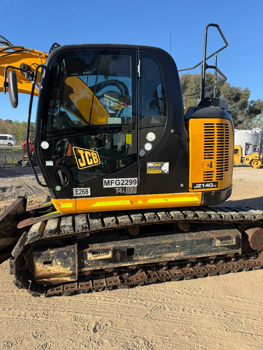2018 JCB JZ140LC 15T EXCAVATOR WITH TILT HITCH, BUCKETS AND 3750 HRS (E268)