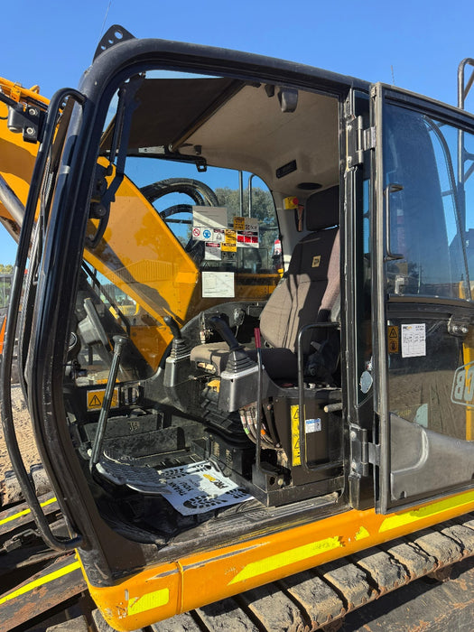 2018 JCB JZ140LC 15T EXCAVATOR WITH TILT HITCH, BUCKETS AND 3750 HRS (E268)