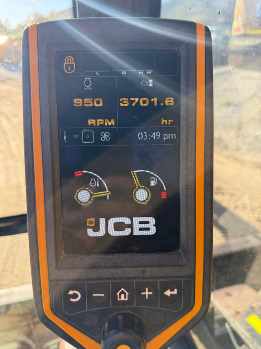2018 JCB JZ140LC 15T EXCAVATOR WITH TILT HITCH, BUCKETS AND 3750 HRS (E268)