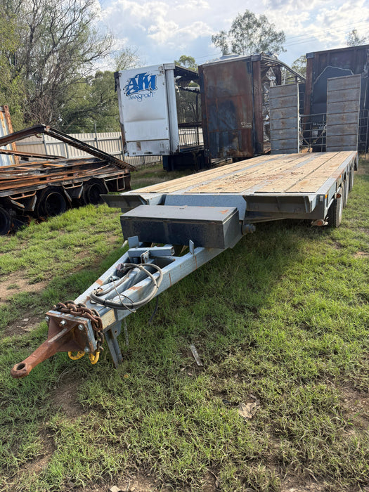 1989 LUSTY TRI-AXLE TAG TRAILER, 45,000 ATM RATED, HYDRAULIC RAMPS, RING FEDER
