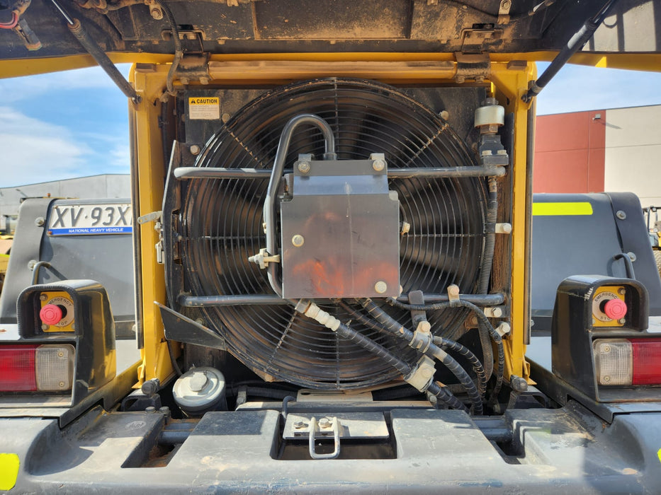 2019 KOMATSU WA250PZ-6 ARTIC WHEEL LOADER WITH HITCH, FORKS, 7395 HOURS