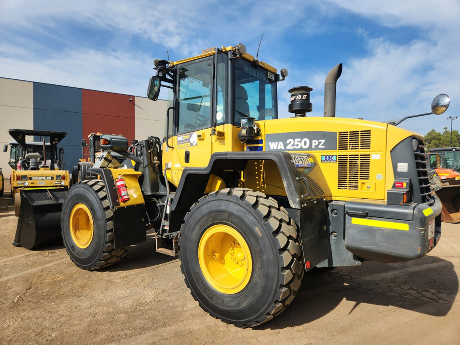 2019 KOMATSU WA250PZ-6 ARTIC WHEEL LOADER WITH HITCH, FORKS, 7395 HOURS