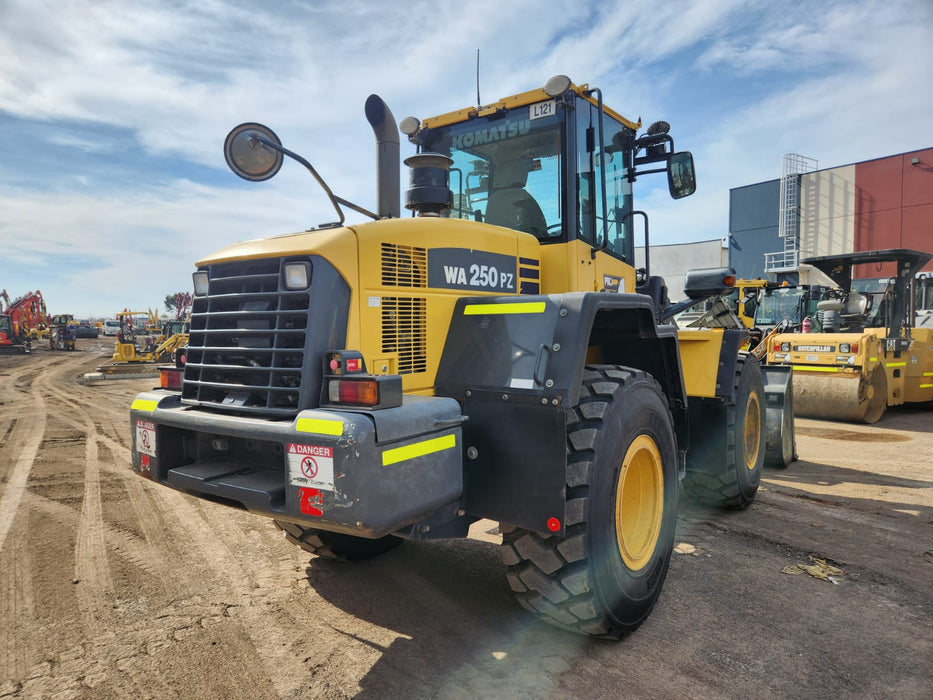 2019 KOMATSU WA250PZ-6 ARTIC WHEEL LOADER WITH HITCH, FORKS, 7395 HOURS