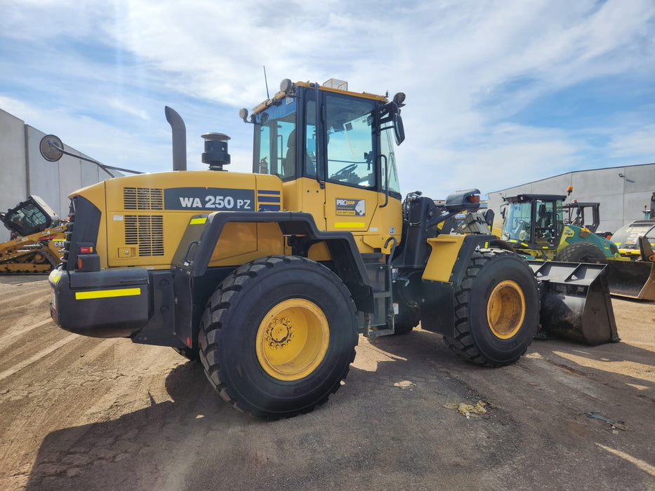 2019 KOMATSU WA250PZ-6 ARTIC WHEEL LOADER WITH HITCH, FORKS, 7395 HOURS