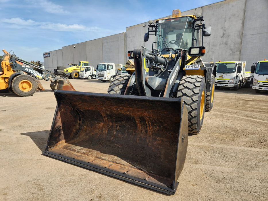 2019 KOMATSU WA250PZ-6 ARTIC WHEEL LOADER WITH HITCH, FORKS, 7395 HOURS