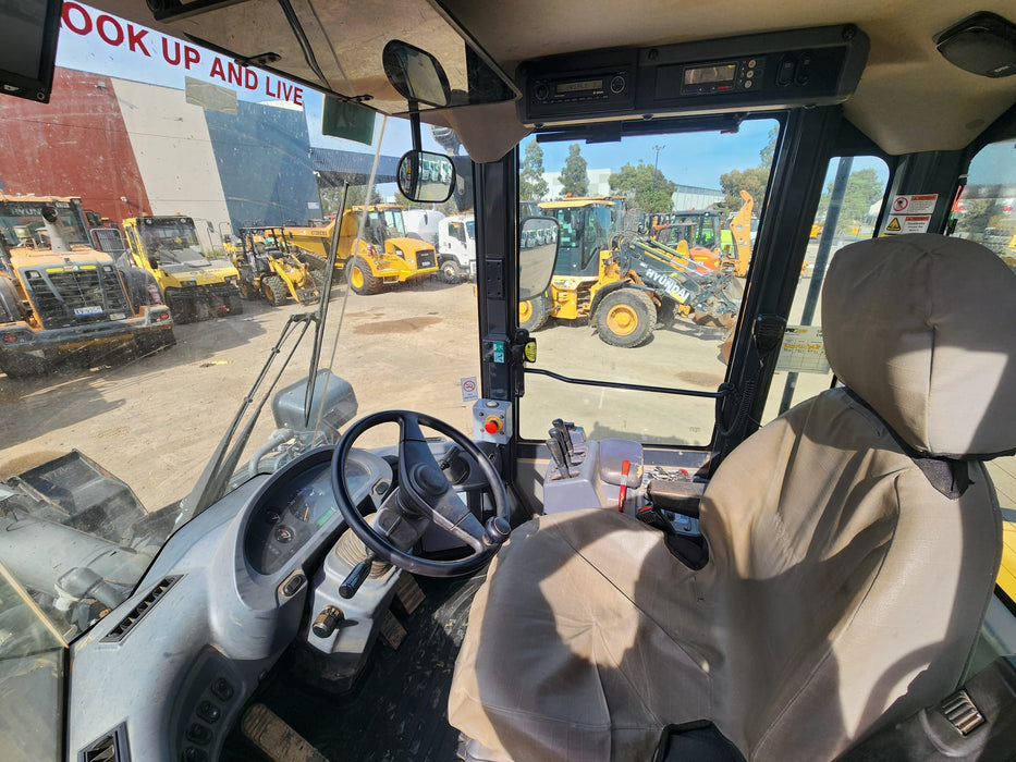 2019 KOMATSU WA250PZ-6 ARTIC WHEEL LOADER WITH HITCH, FORKS, 7395 HOURS
