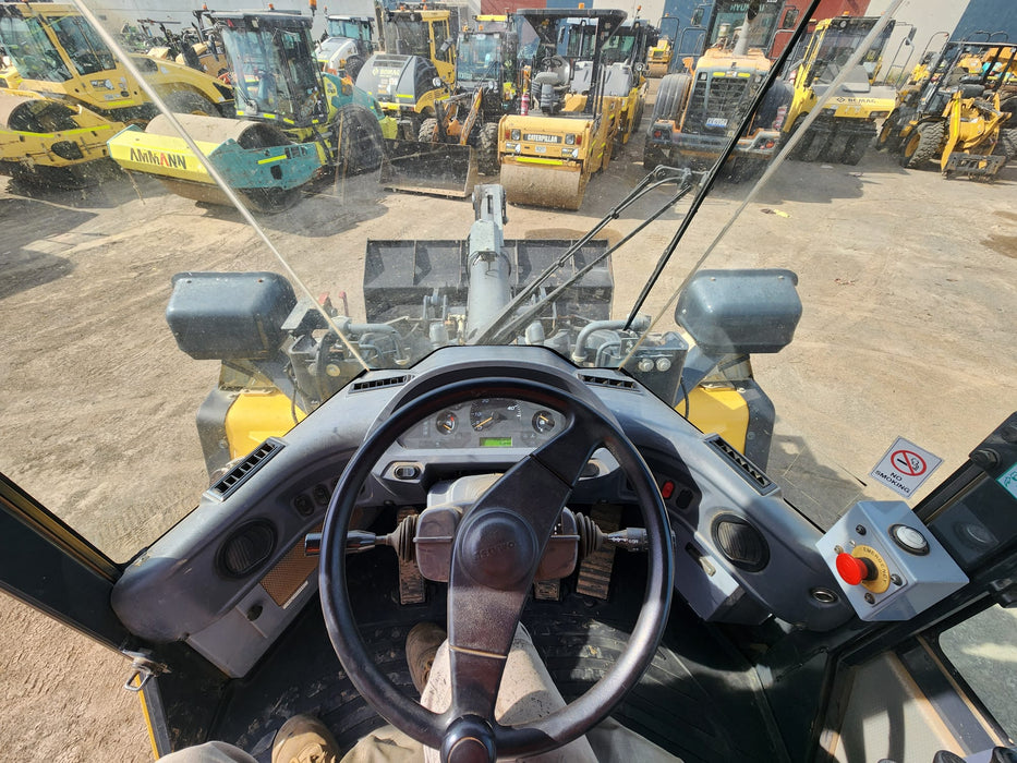 2019 KOMATSU WA250PZ-6 ARTIC WHEEL LOADER WITH HITCH, FORKS, 7395 HOURS