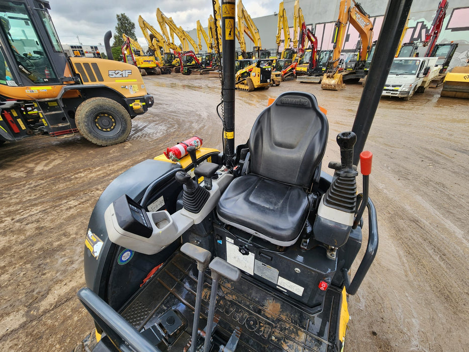 2021 KOMATSU PC30MR-5 3.2T EXCAVATOR (M891) WITH BUCKETS, 900 HOURS