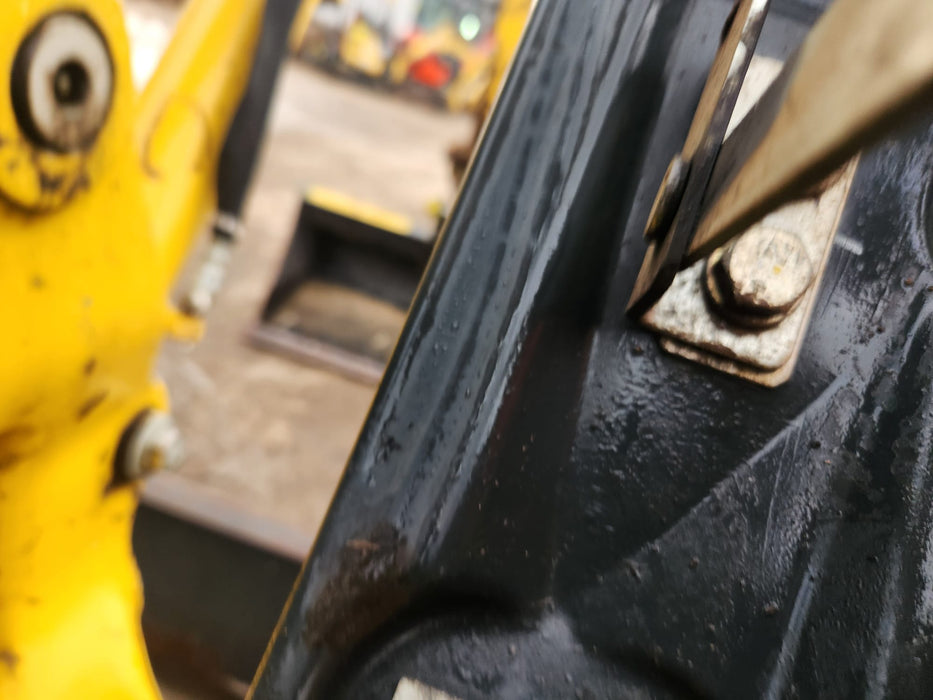 2021 KOMATSU PC30MR-5 3.2T EXCAVATOR (M891) WITH BUCKETS, 900 HOURS