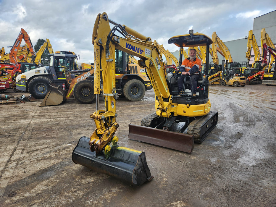 2021 KOMATSU PC30MR-5 3.2T EXCAVATOR (M891) WITH BUCKETS, 900 HOURS
