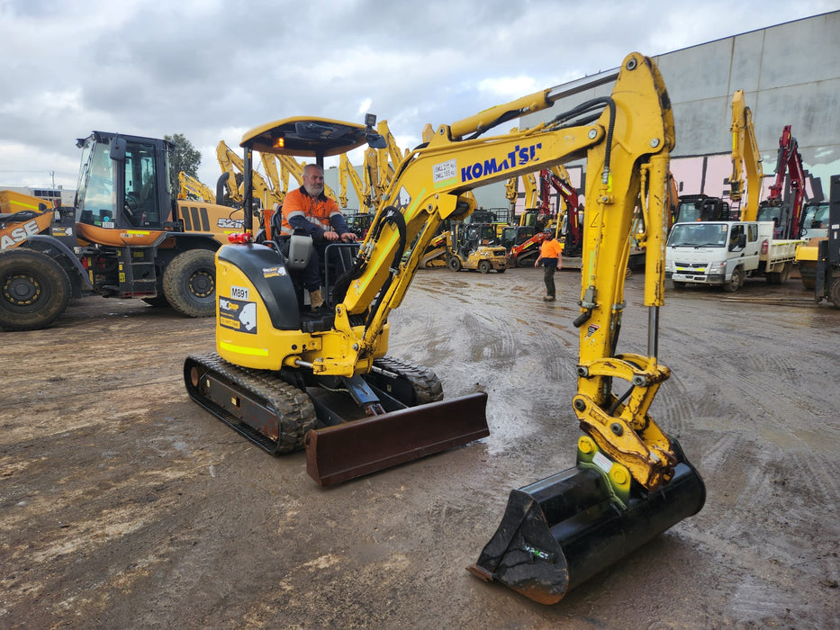 2021 KOMATSU PC30MR-5 3.2T EXCAVATOR (M891) WITH BUCKETS, 900 HOURS