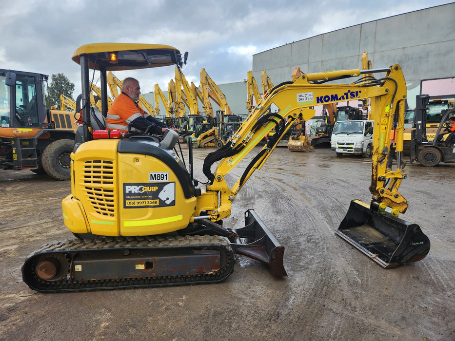 2021 KOMATSU PC30MR-5 3.2T EXCAVATOR (M891) WITH BUCKETS, 900 HOURS