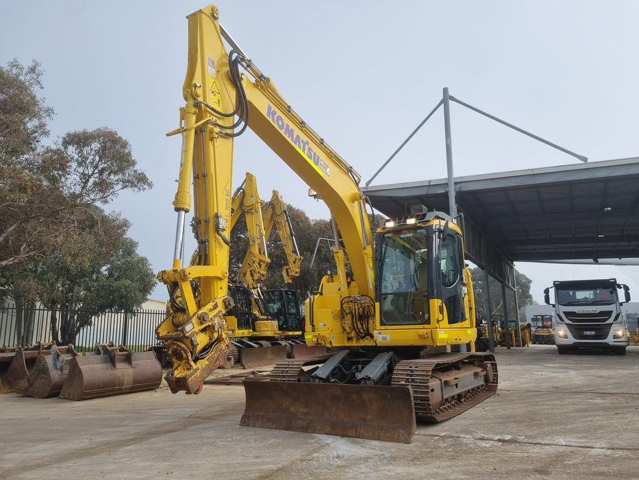 2021 KOMATSU PC138US-11 15T EXCAVATOR (E300) WITH TILT, BUCKETS AND 3652 HRS