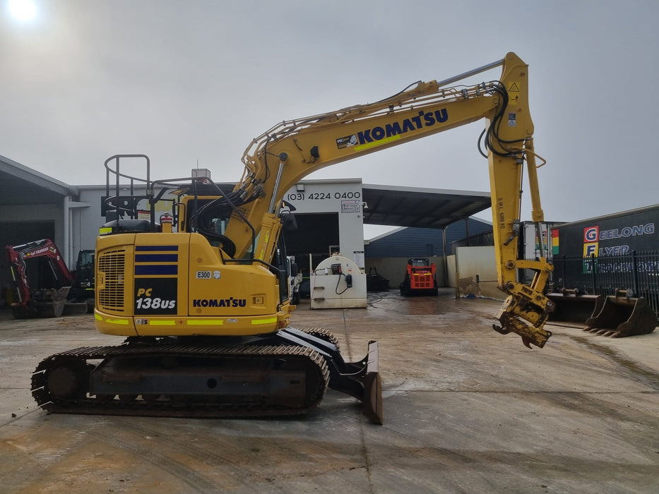2021 KOMATSU PC138US-11 15T EXCAVATOR (E300) WITH TILT, BUCKETS AND 3652 HRS