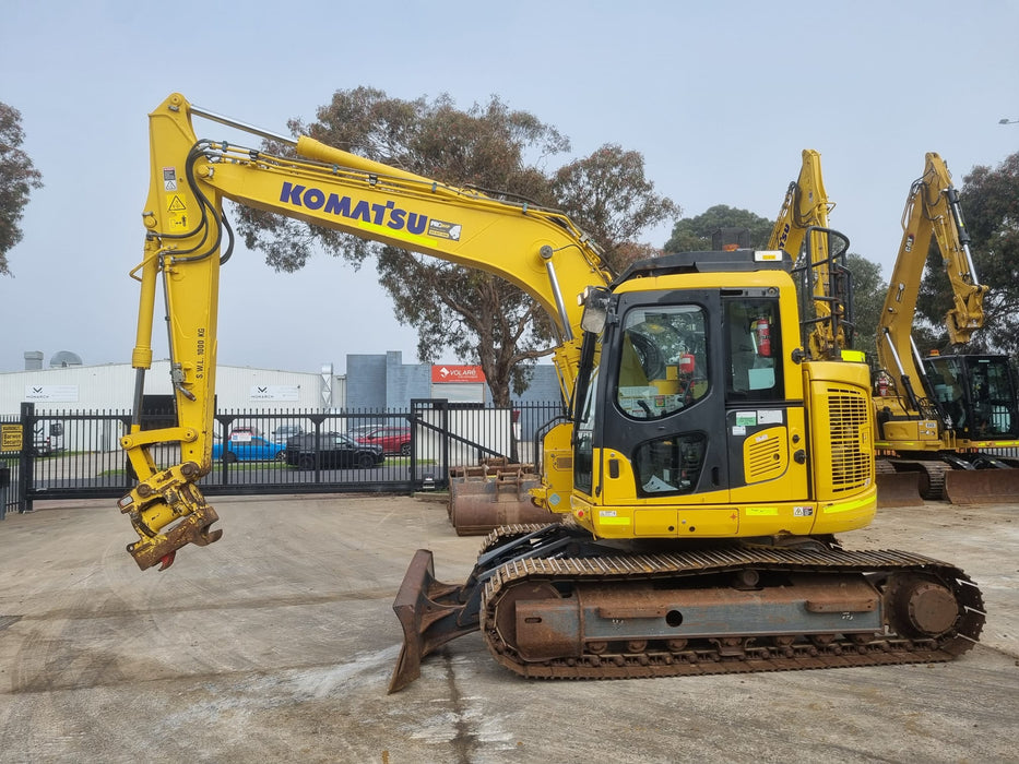2021 KOMATSU PC138US-11 15T EXCAVATOR (E300) WITH TILT, BUCKETS AND 3652 HRS