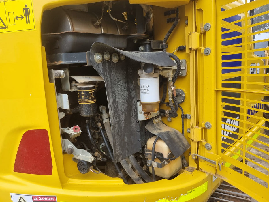 2021 KOMATSU PC138US-11 15T EXCAVATOR (E300) WITH TILT, BUCKETS AND 3652 HRS
