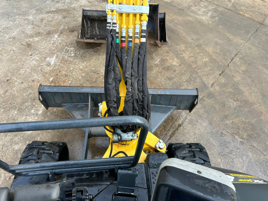 Komatsu PC30MR-5 hydraulic hitch