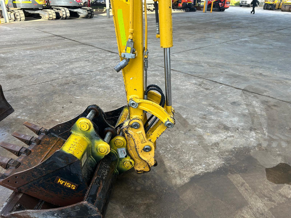 Komatsu PC30MR-5 dozer blade