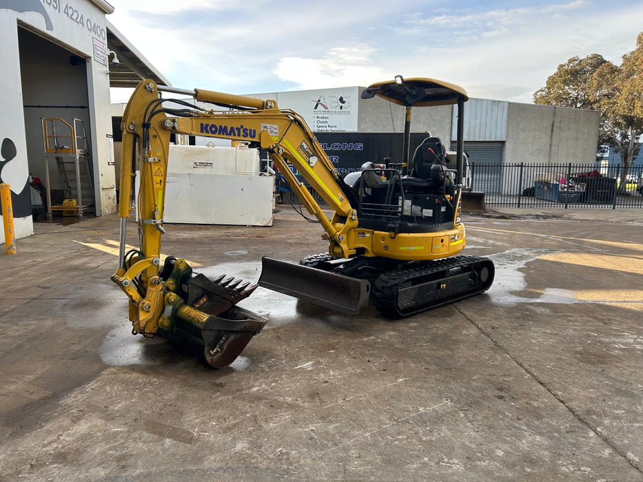Komatsu PC30MR-5 rear view