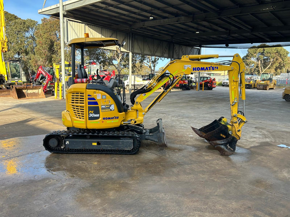 Komatsu PC30MR side profile