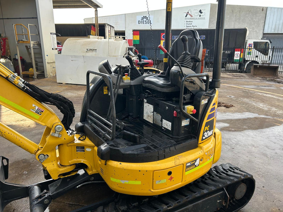 Yanmar ViO30-6 operator station