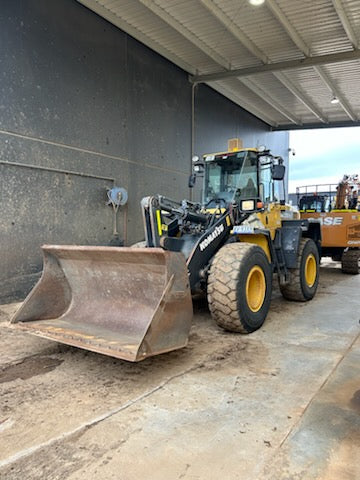 2019 KOMATSU WA250PZ-6 ARTIC WHEEL LOADER WITH HITCH, FORKS, 6850 HOURS