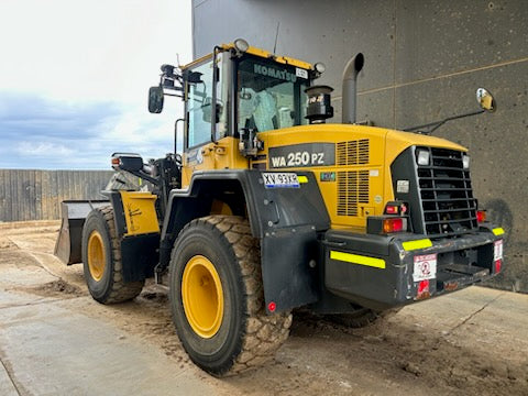 2019 KOMATSU WA250PZ-6 ARTIC WHEEL LOADER WITH HITCH, FORKS, 6850 HOURS