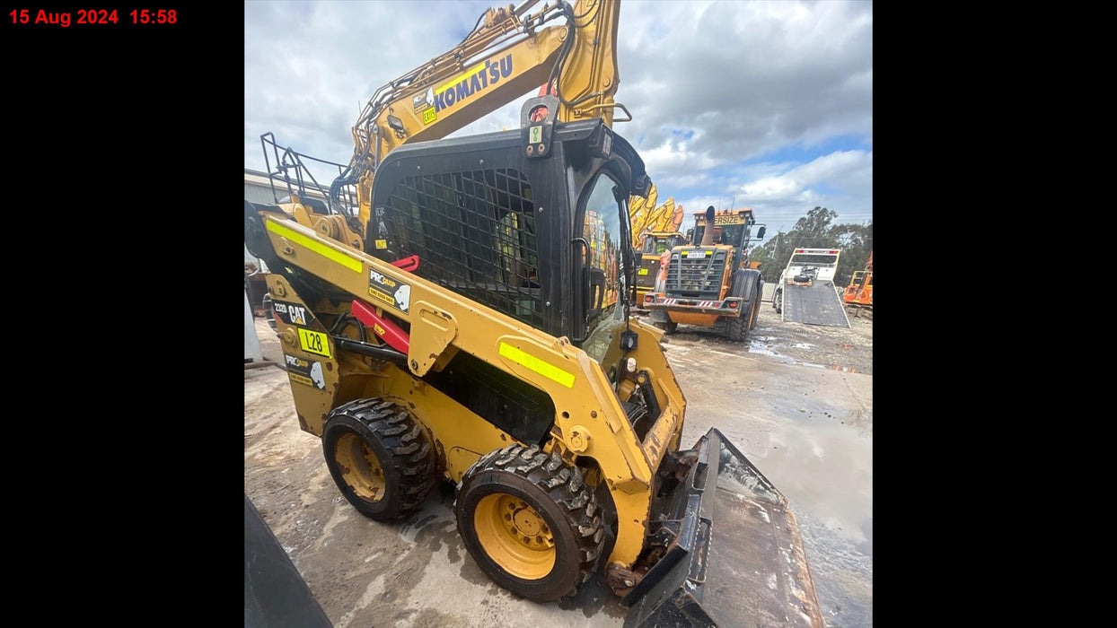 2016 CAT 232D SKID STEER LOADER (L28) WITH A/C CAB AND 2270 HOURS