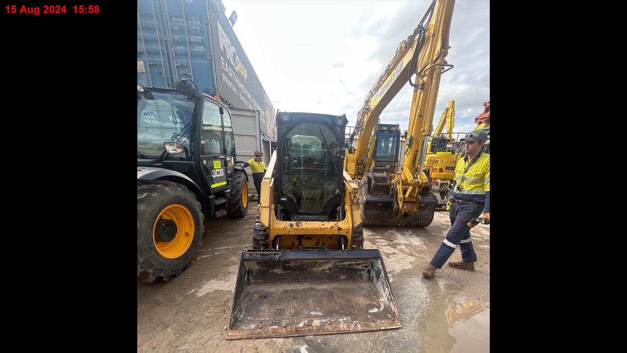 2016 CAT 232D SKID STEER LOADER (L28) WITH A/C CAB AND 2270 HOURS