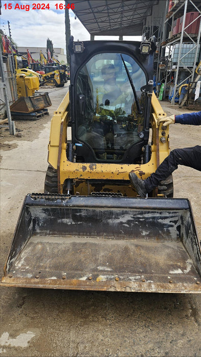 2016 CAT 232D SKID STEER LOADER (L28) WITH A/C CAB AND 2270 HOURS